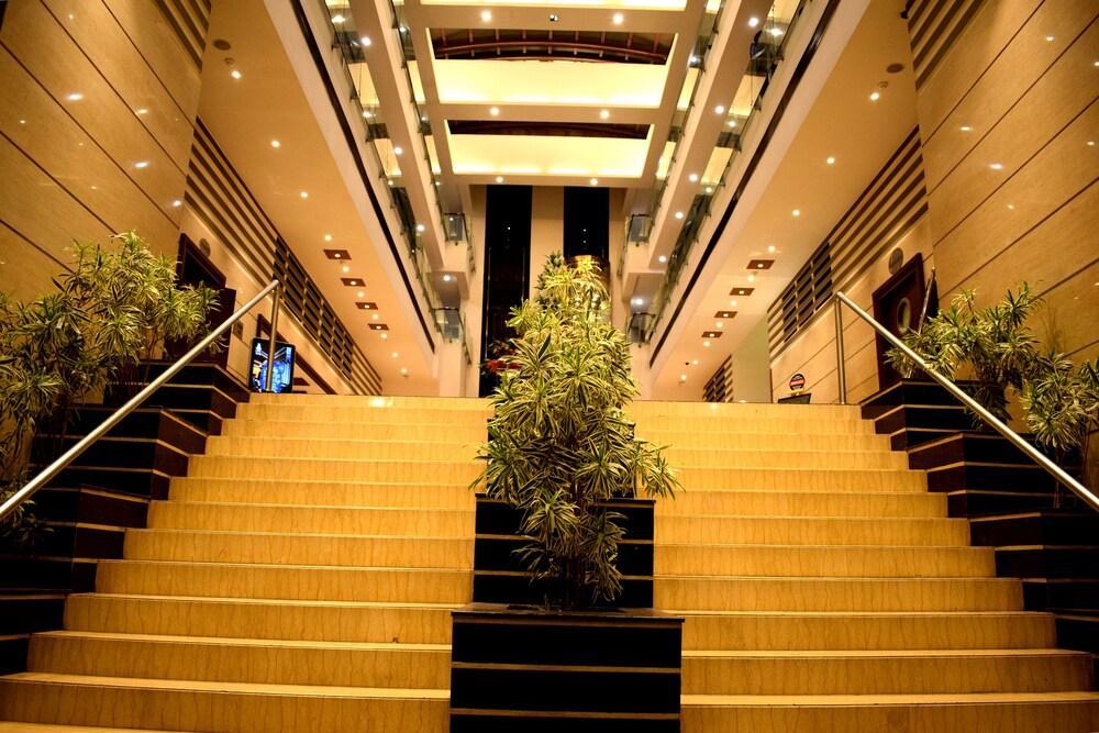 Hotel Royal Cliff Kānpur Exterior foto