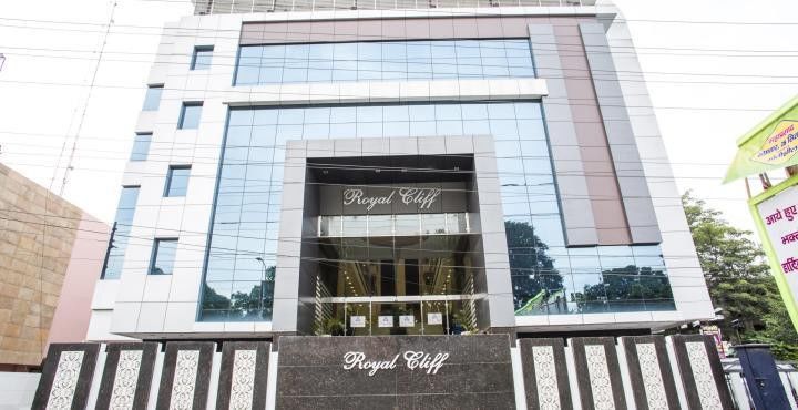 Hotel Royal Cliff Kānpur Exterior foto
