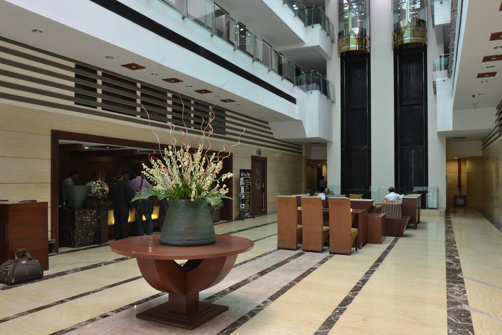 Hotel Royal Cliff Kānpur Exterior foto