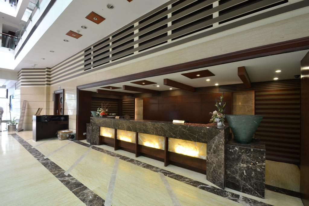 Hotel Royal Cliff Kānpur Exterior foto