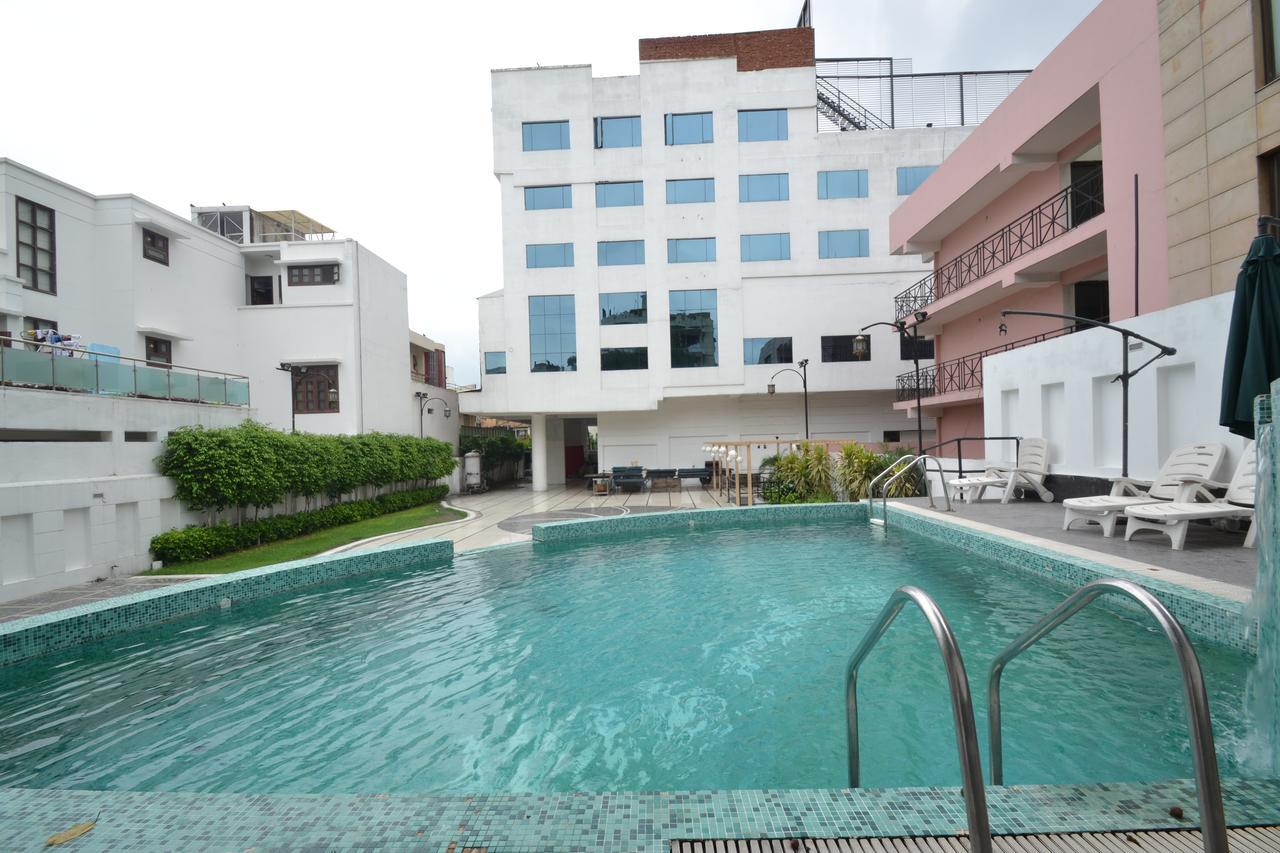 Hotel Royal Cliff Kānpur Exterior foto